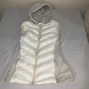 3/$30 Women's small hooded vest